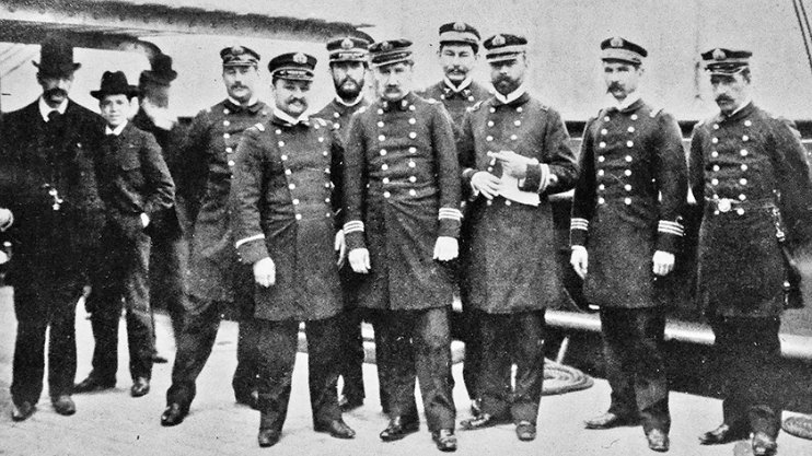 Dotación de oficiales de la Corbeta Uruguay que participaron en le rescate de la expedición sueca